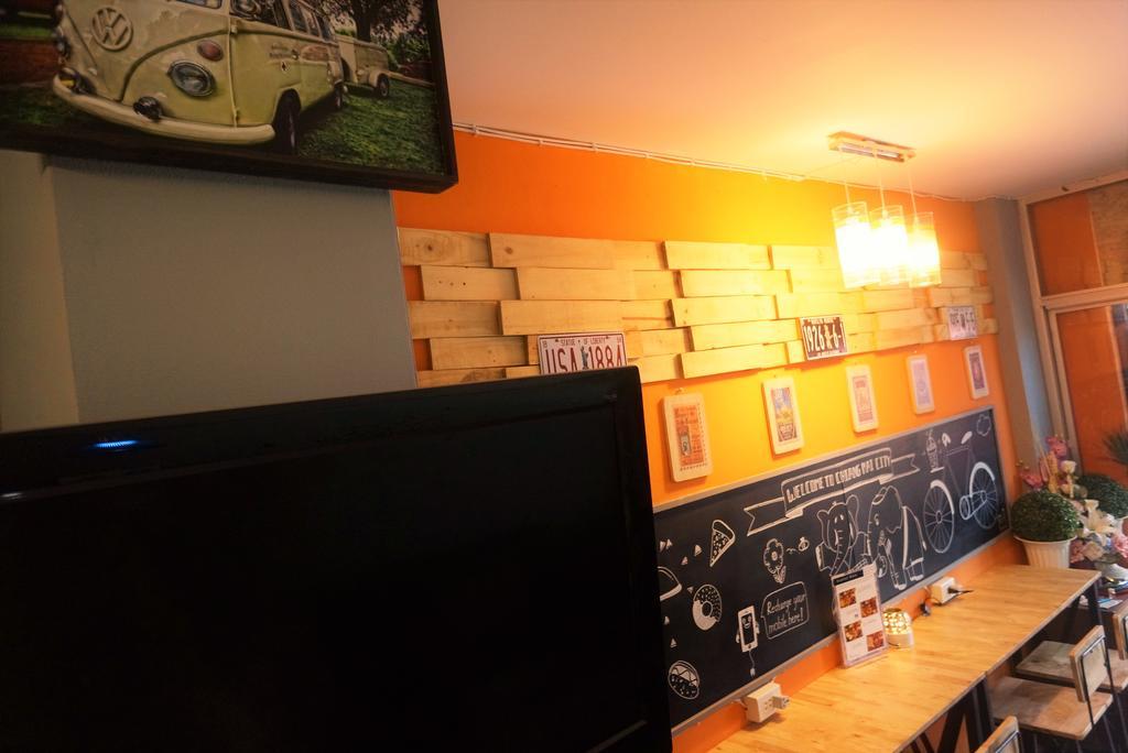 Cm City Hostel Chiang Mai Exteriör bild