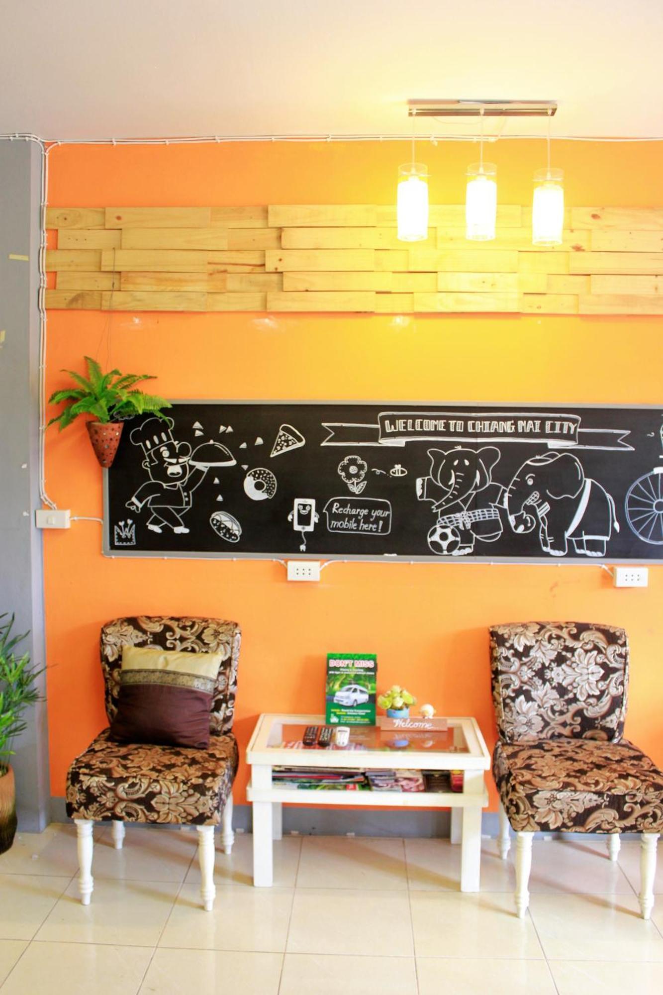 Cm City Hostel Chiang Mai Exteriör bild