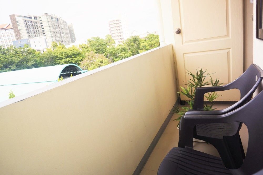 Cm City Hostel Chiang Mai Exteriör bild