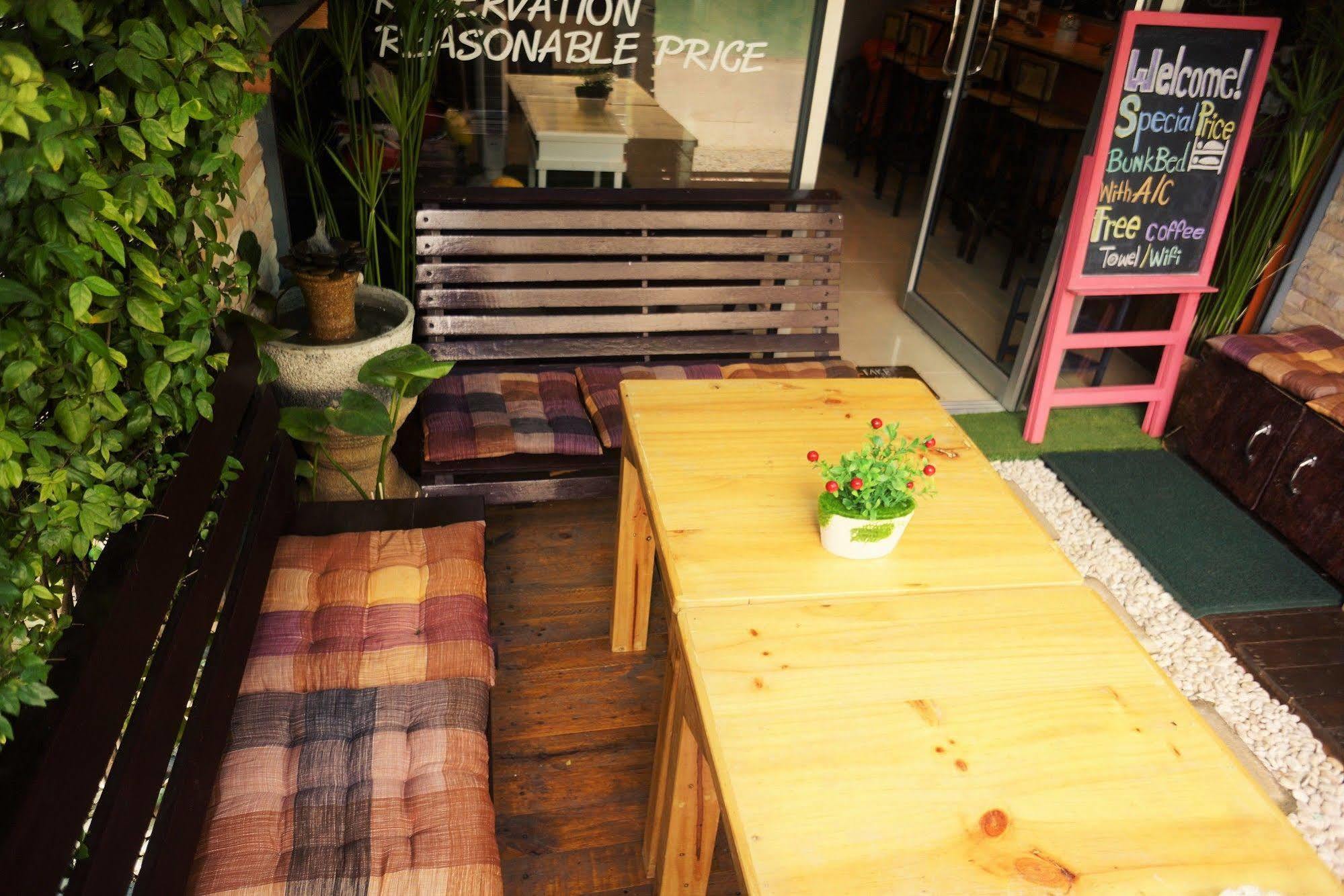 Cm City Hostel Chiang Mai Exteriör bild