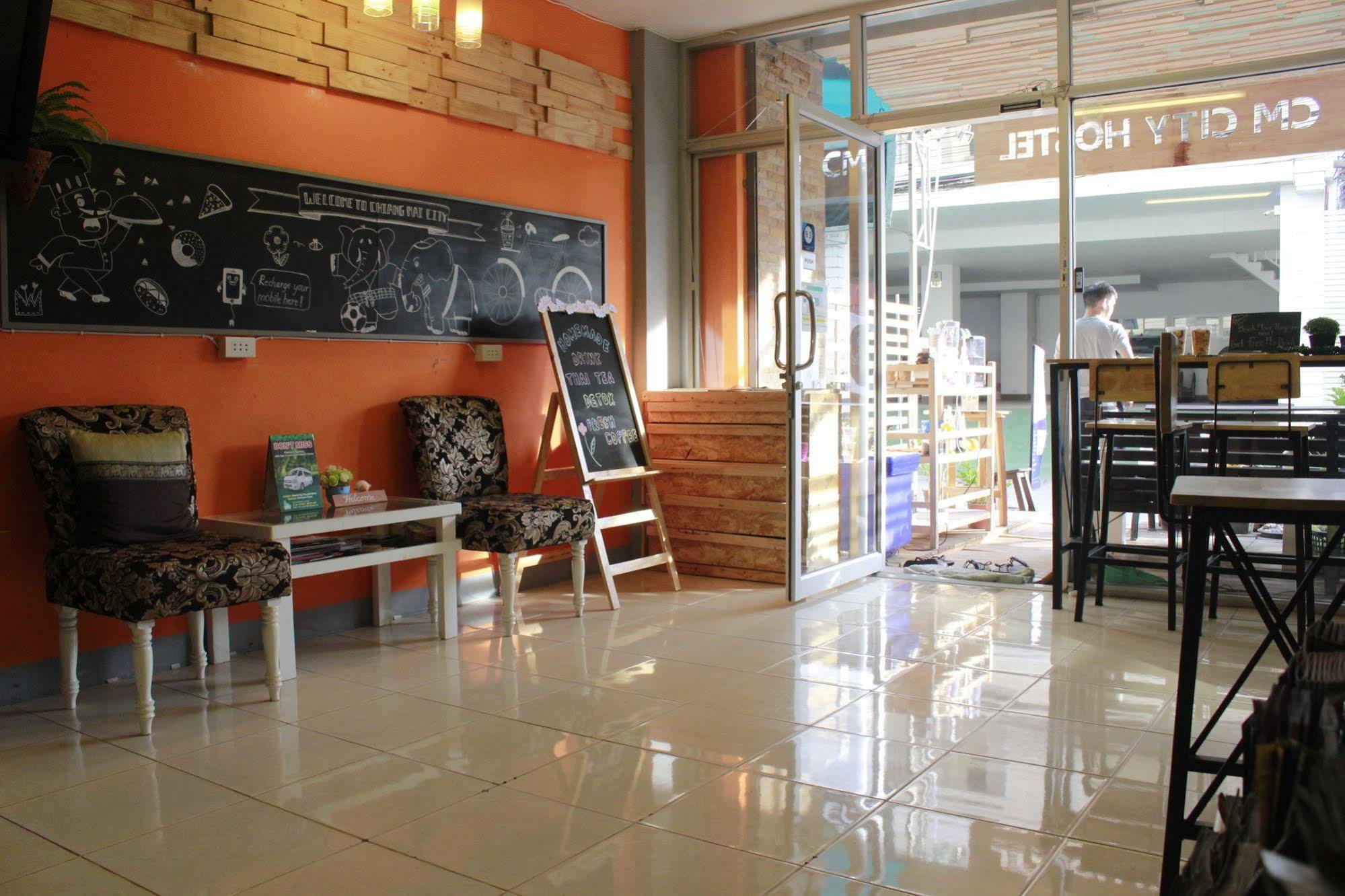 Cm City Hostel Chiang Mai Exteriör bild