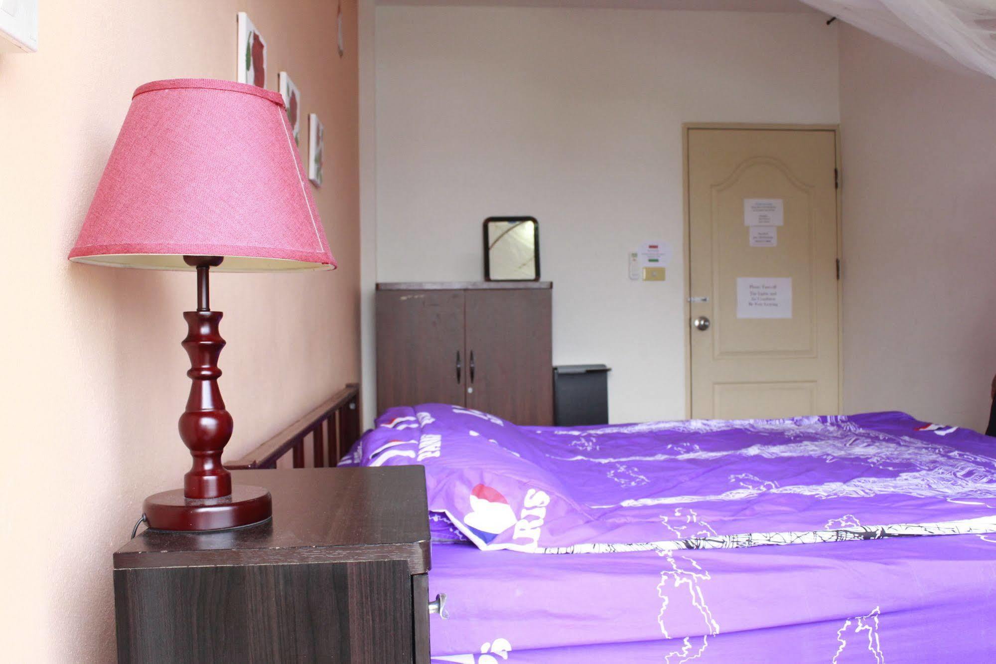 Cm City Hostel Chiang Mai Exteriör bild