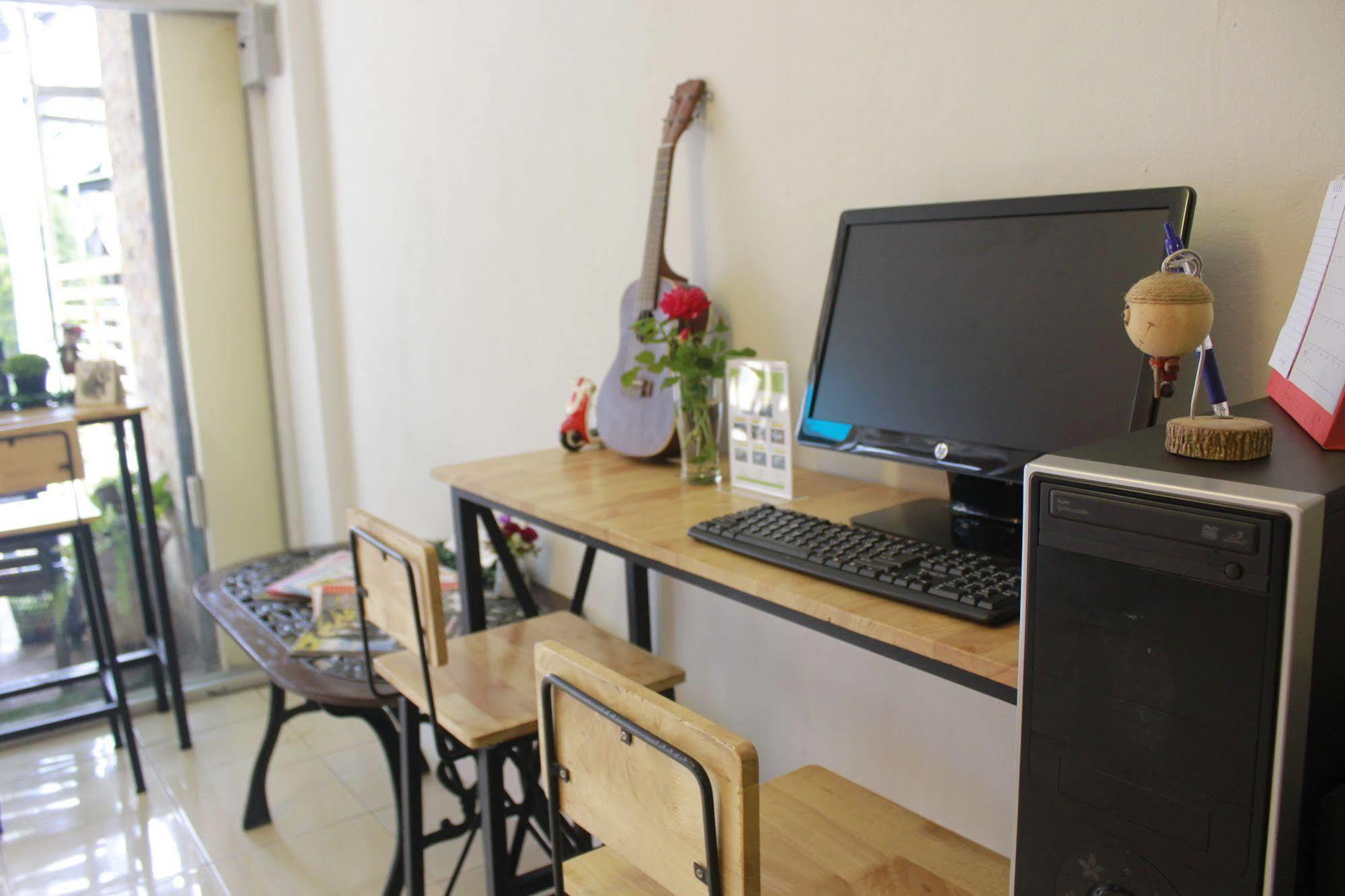 Cm City Hostel Chiang Mai Exteriör bild
