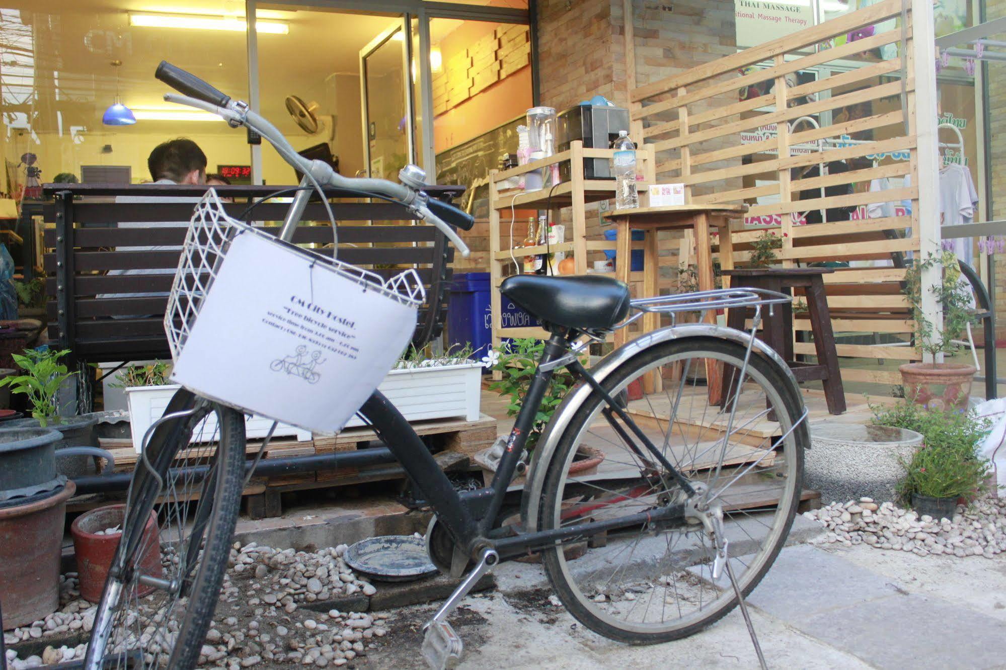 Cm City Hostel Chiang Mai Exteriör bild