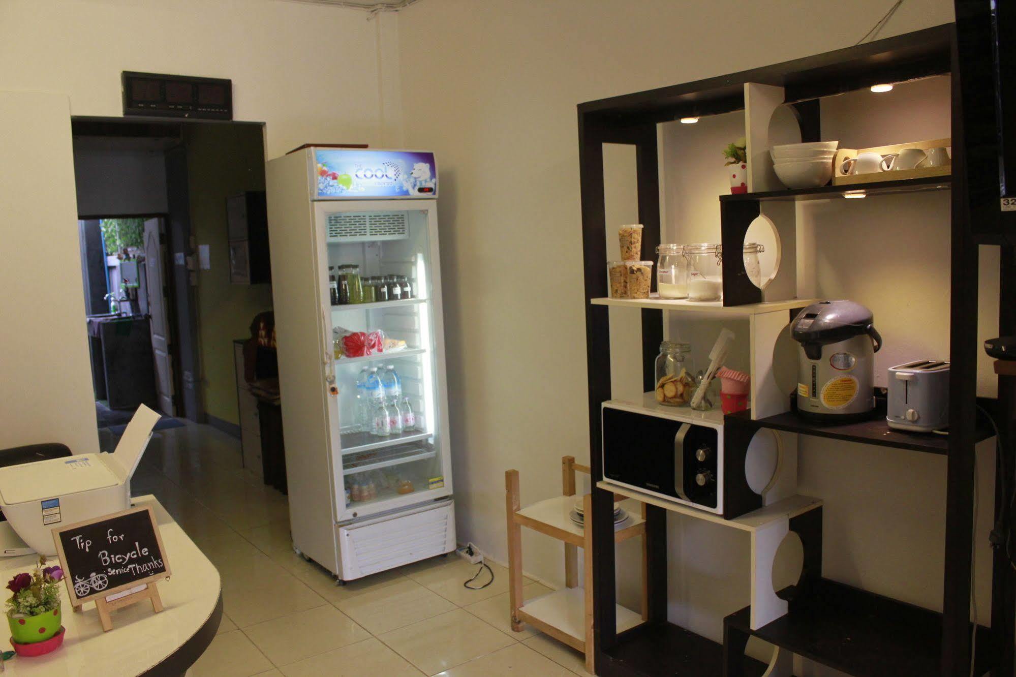 Cm City Hostel Chiang Mai Exteriör bild